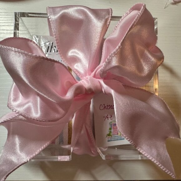 Pastel Napkins in Acrylic Napkin Holder - Picture 7 of 7